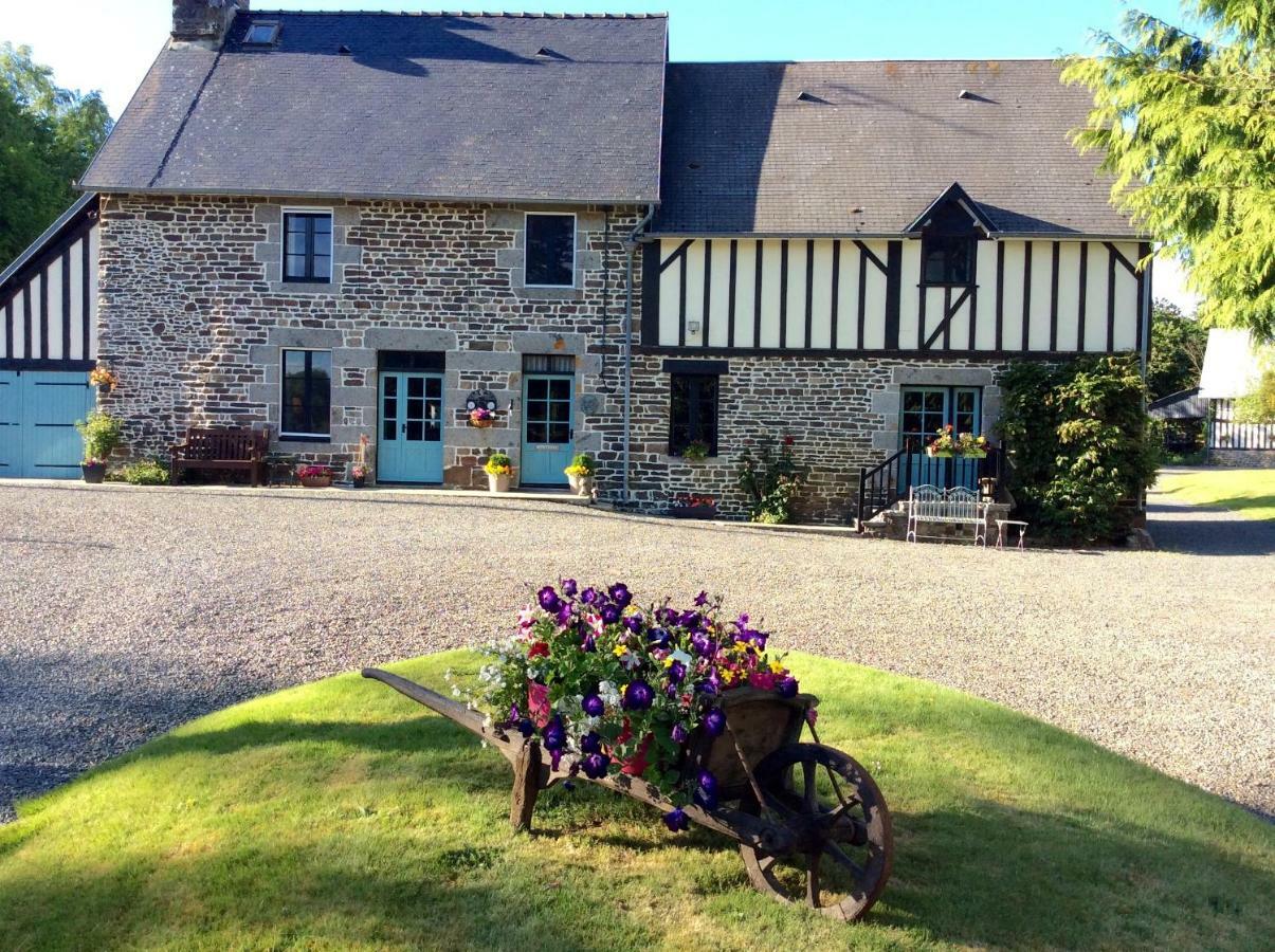 Maison Mai Or La Petite Maison Mai Or La Petite Grange Or All Three La Chapelle-Uree ภายนอก รูปภาพ